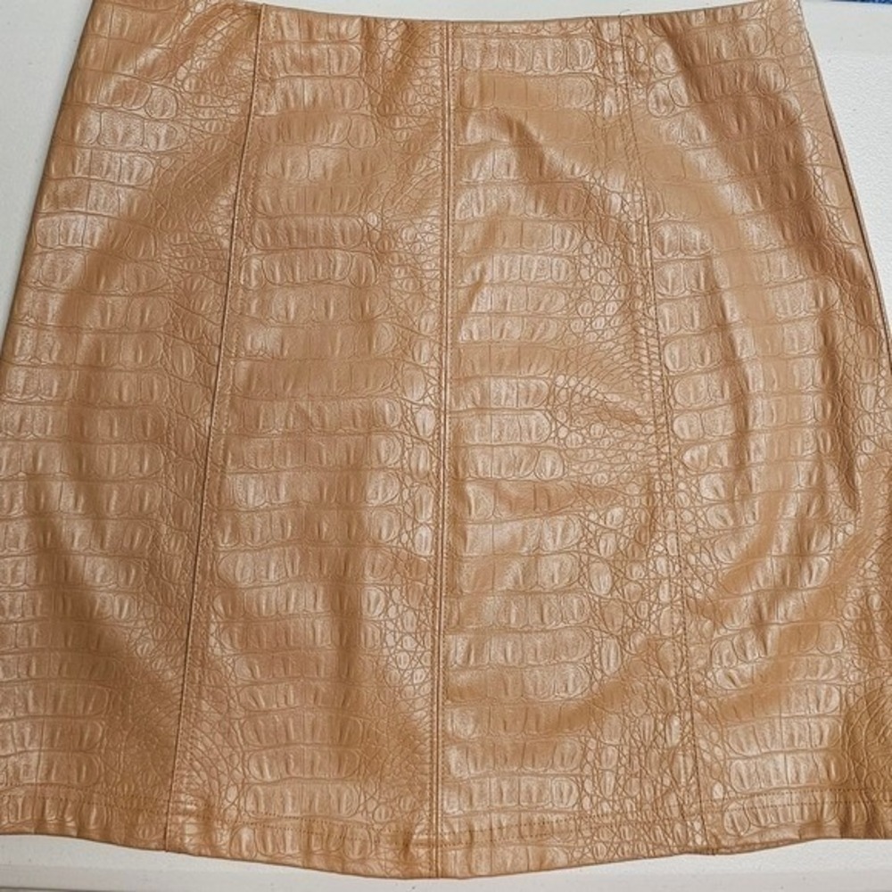 MI‎ AMI Vegan Leather Skirt – Francesca's – Size Medium